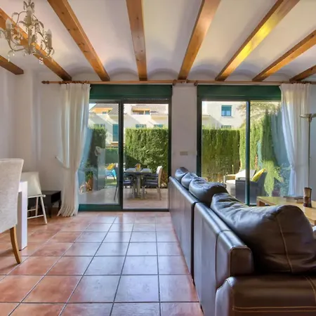 Adosado En Golden Park, Holiday home Javea
